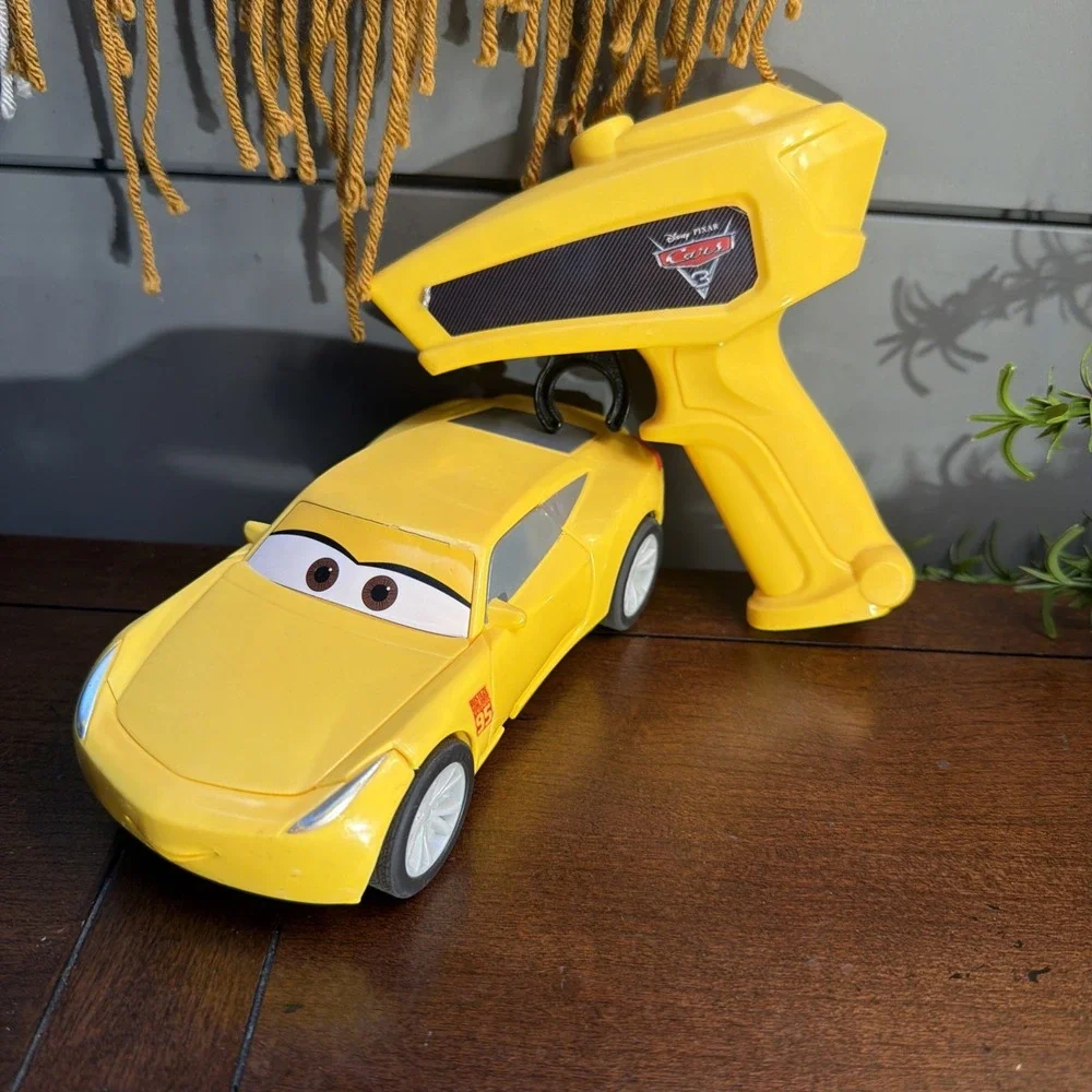 Pixar Cars 3 Cruz Ramirez Crazy Crash & Smash RC Remote Car Works!